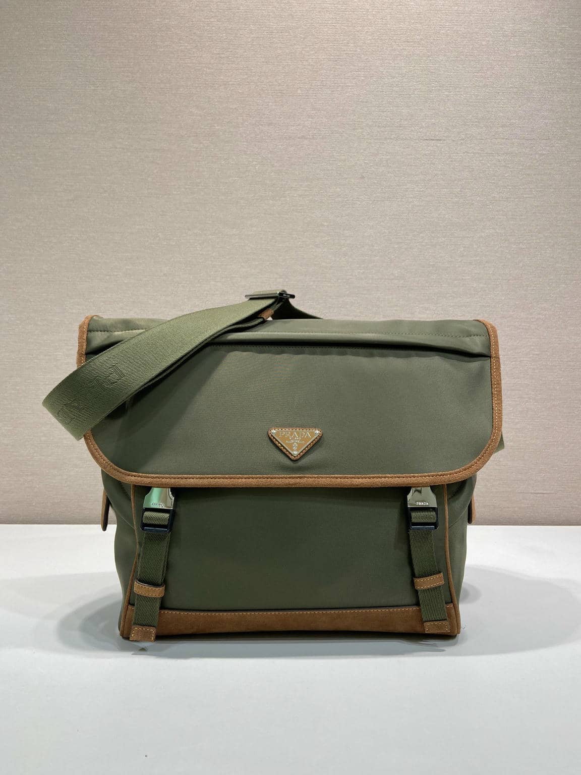 011Series-Messenger Bag
